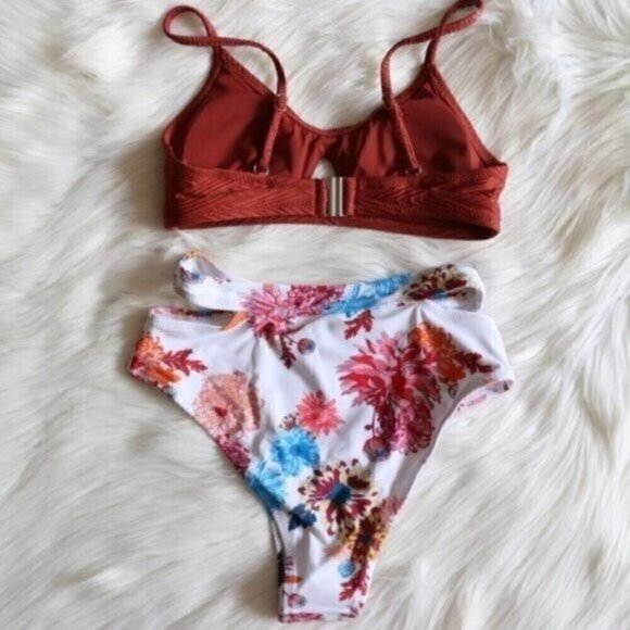 NWT Red White Bathing Suit Size Medium Floral Print High Rise Bathing Suit - Picture 6 of 8